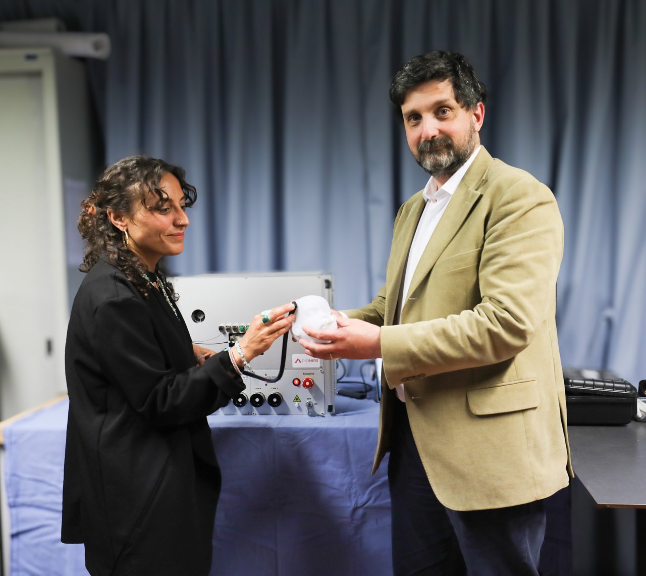 Ricercatori e strumento prove funzionamento