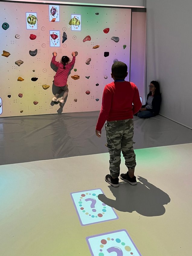 Bambini e bambine sperimentano le tecnologie di ActivE³