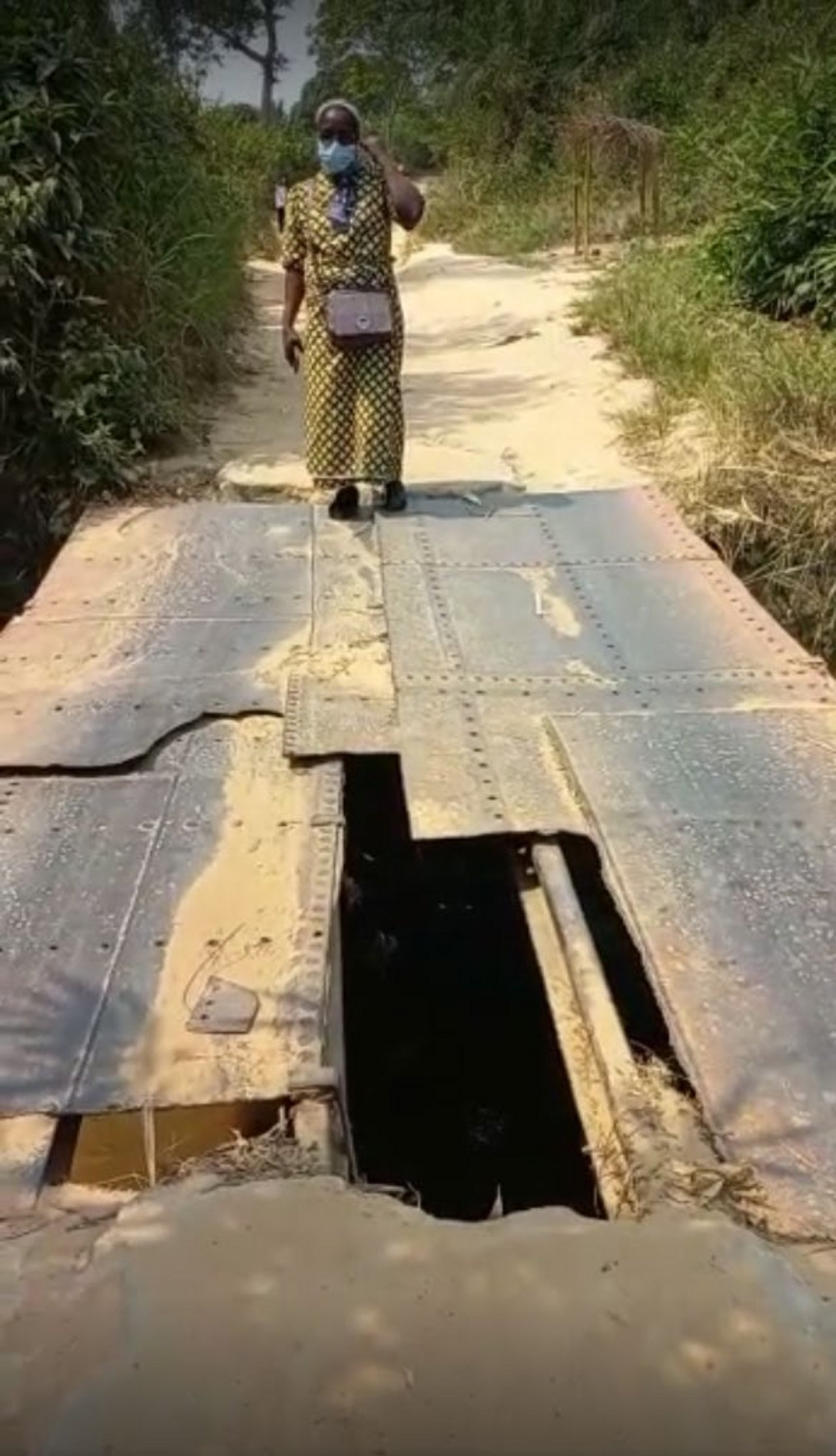 The current state of river crossings nearby Mpangala Farm