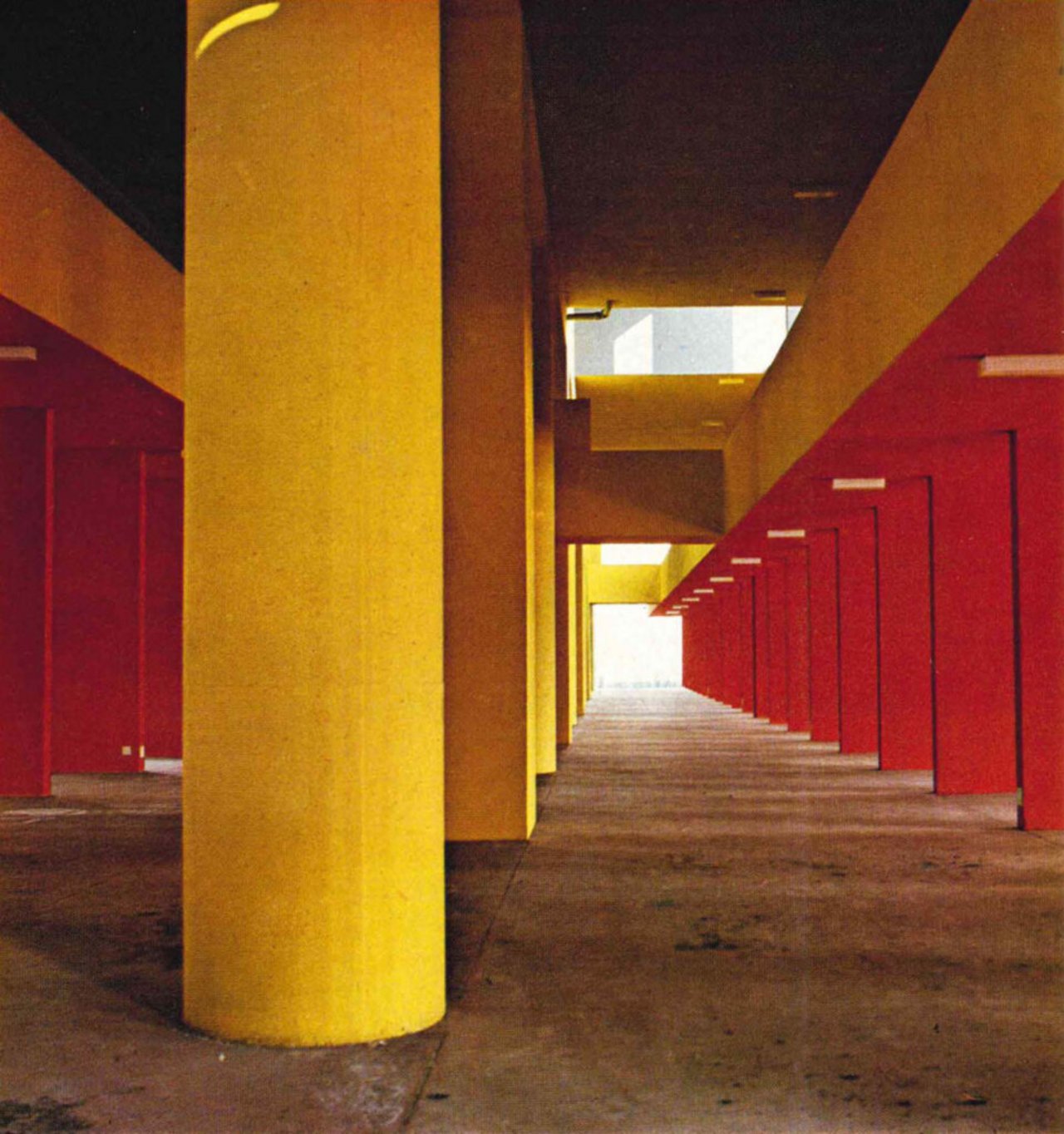 Monte Amiata, a residential complex in the Gallaratese district, designed by architects Carlo and Maurizio Aymonino.