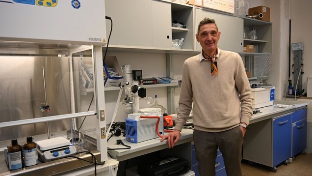 Simone Vesentini in laboratorio