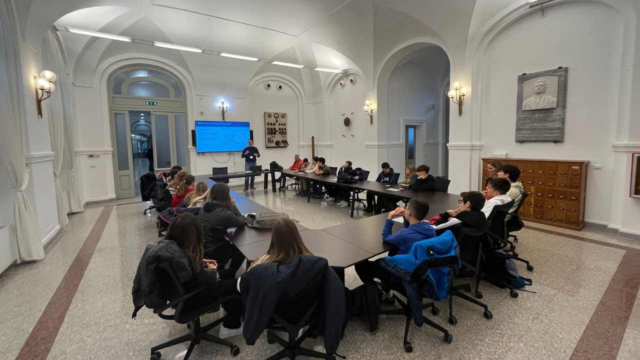 Lezione agli studenti del liceo francese