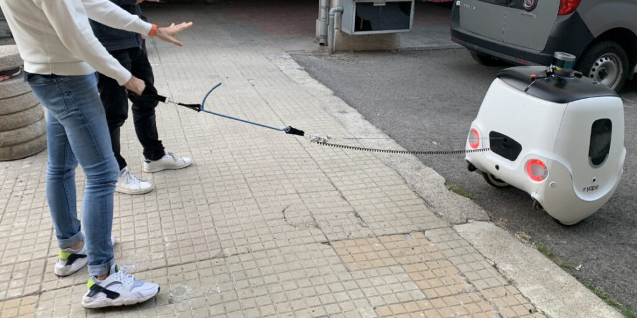 Il robot BUDD-e durante un test