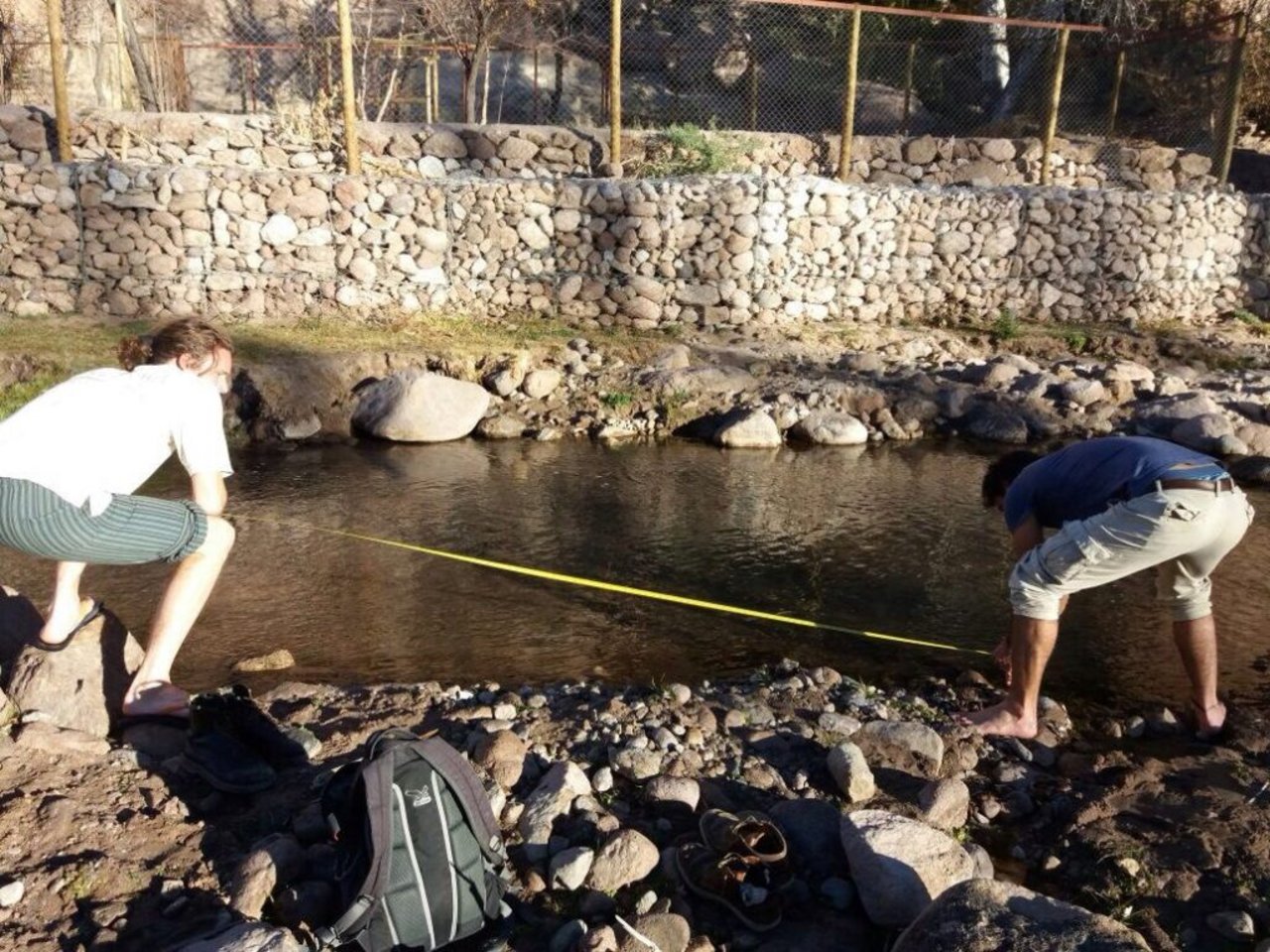 Test del potenziale idroelettrico di un piccolo fiume nel Cile settentrionale
