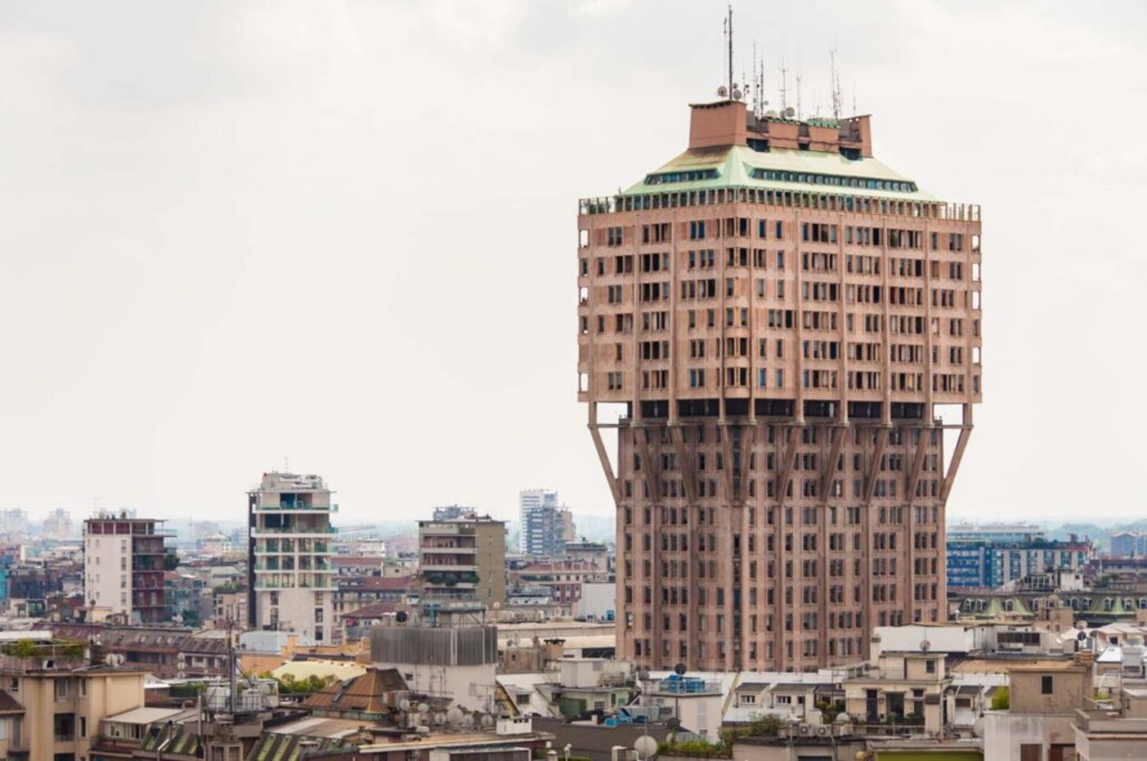 Torre Velasca a Milano (foto di Phillip Wong – CC BY-NC-SA 2.0)