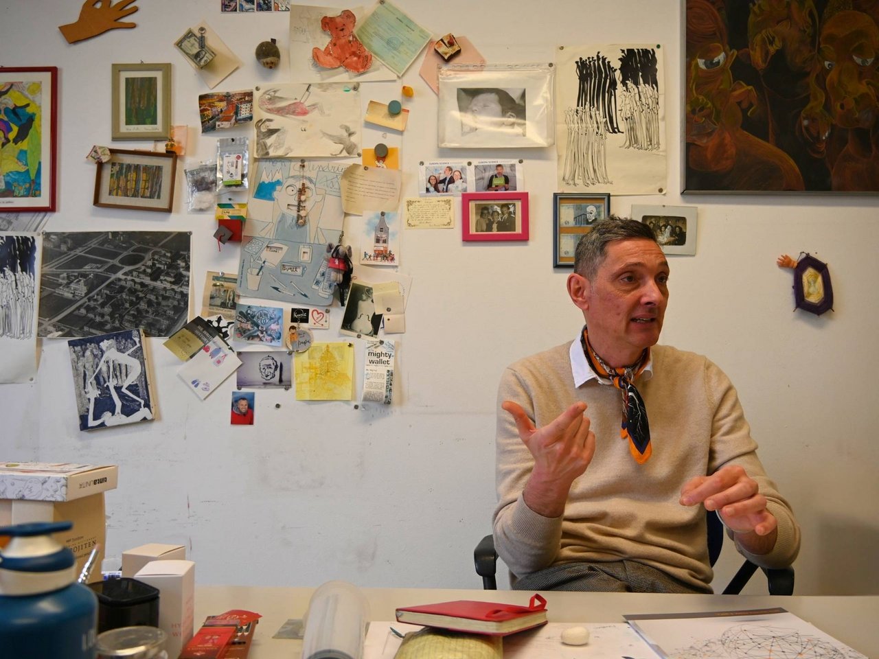 Simone Vesentini in ufficio