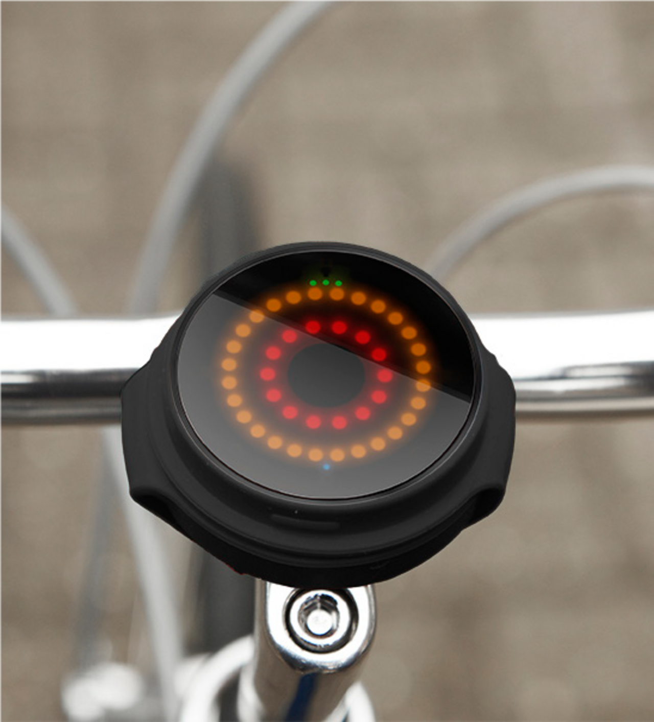 Cycling alert device that signals the danger level of intersections (green, orange, red).