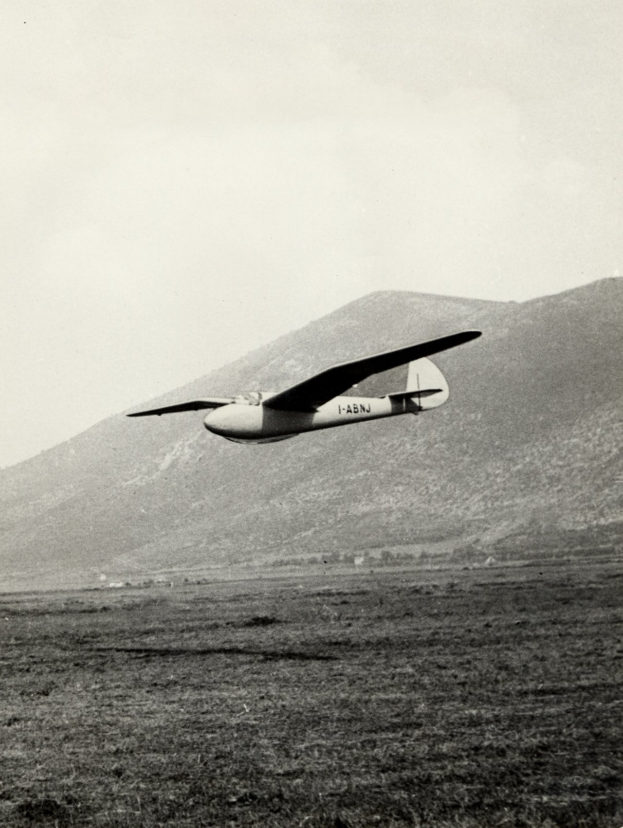 Il CVV 4 Pellicano in atterraggio
