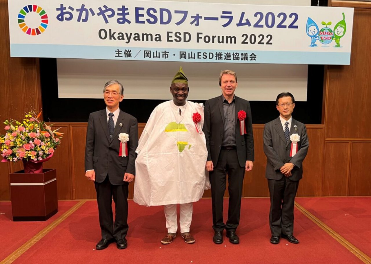 Ade alla consegna del Premio Okayama Award 2022