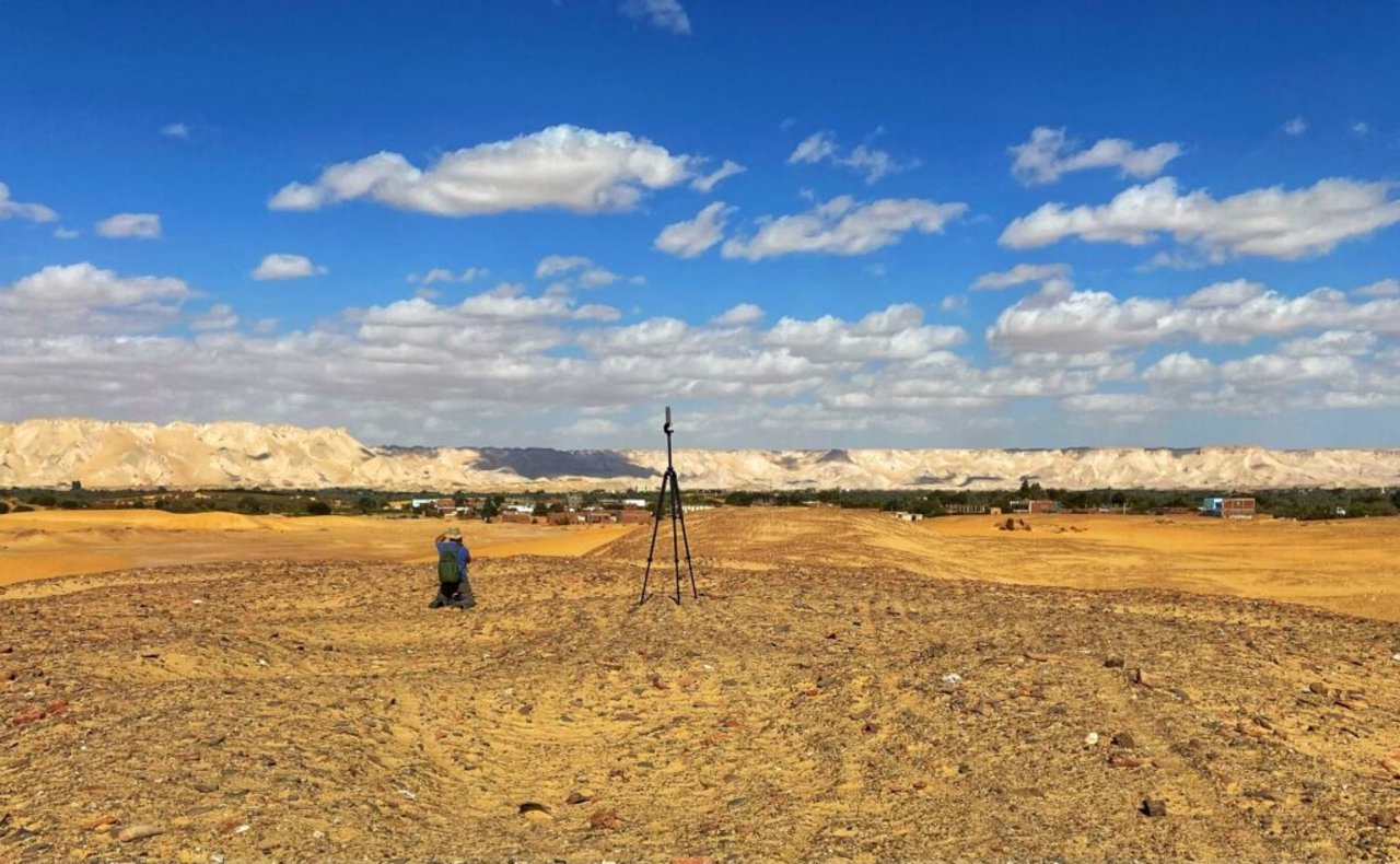 Vista delle montagne e della verde oasi che circondano il sito di Amheida © Caputo