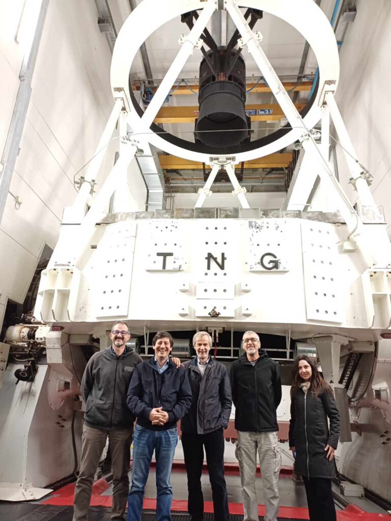 Il gruppo di ricerca “Astrocomb” all’interno della cupola del Telescopio Nazionale Galileo