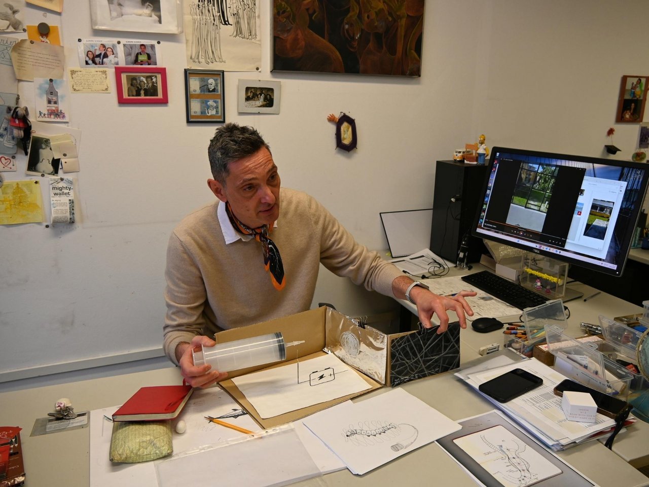 Simone Vesentini in ufficio