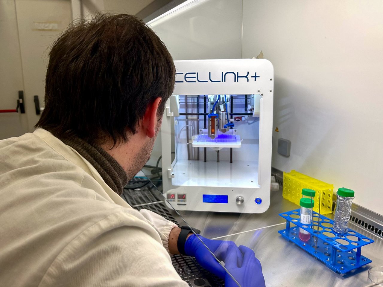 Ricercatore in laboratorio