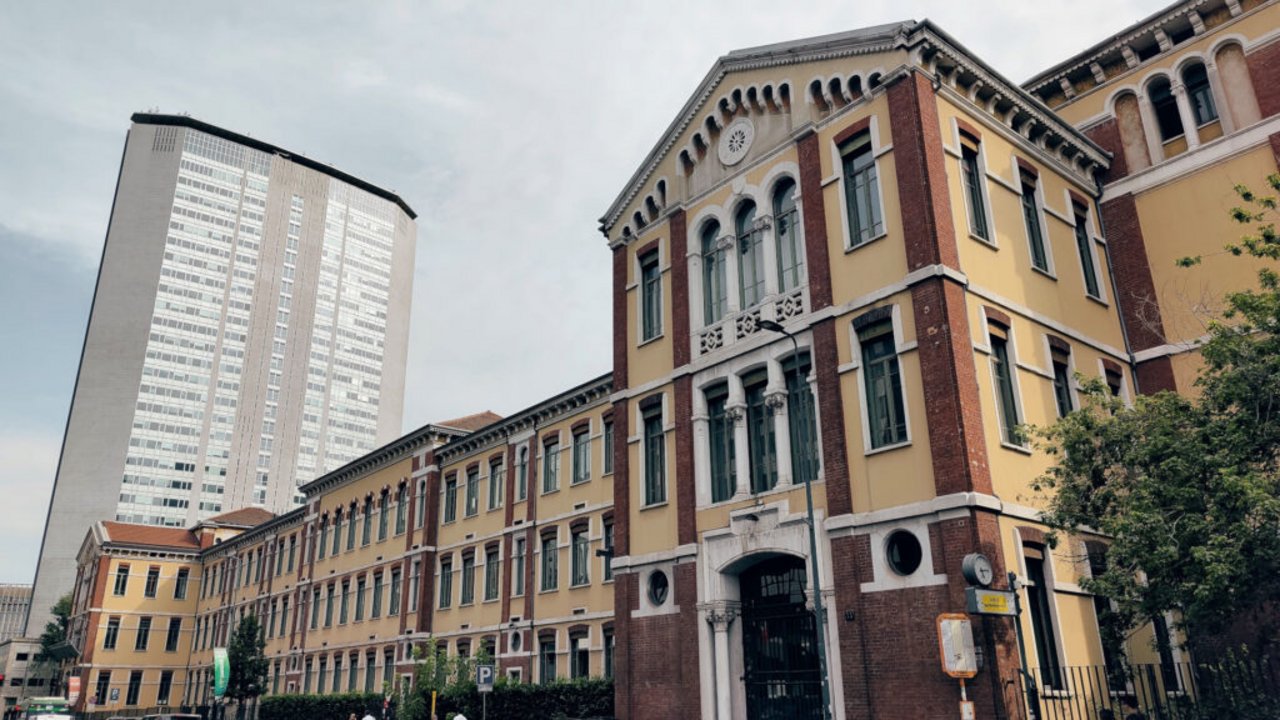 Le scuole elementari di via Galvani a Milano