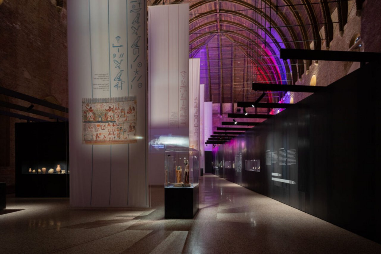 Veduta dell'allestimento della mostra egiziana  “I creatori dell’Egitto eterno”