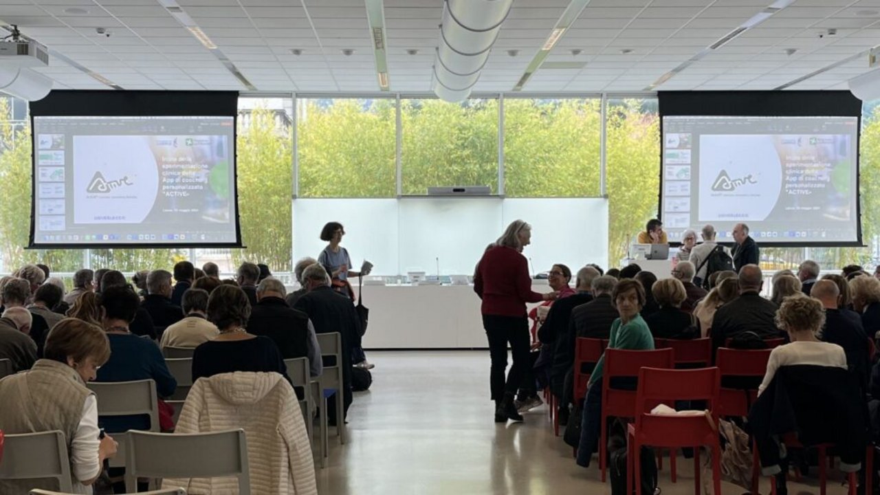 Evento di consegna wearables e installazione app con i volontari