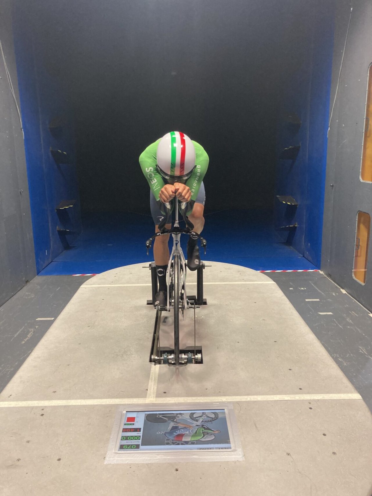 Uno dei 900 test di Filippo Ganna in Galleria del vento al Politecnico di Milano – Foto di Dario Cioni