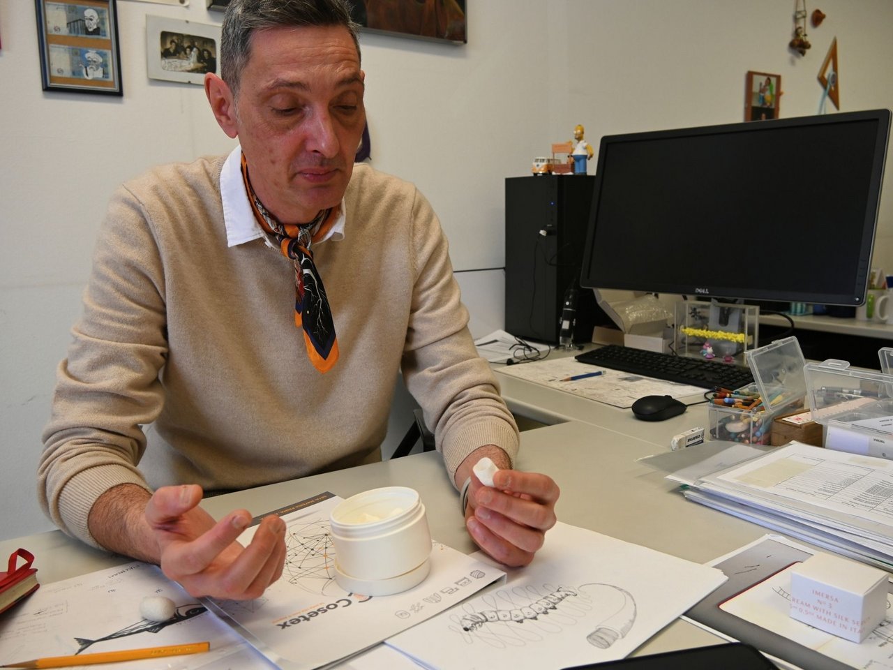 Simone Vesentini in ufficio
