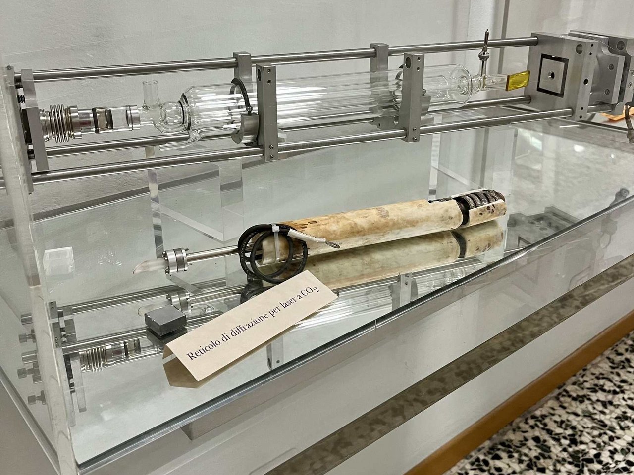 Reticolo di diffrazione per laser a CO2