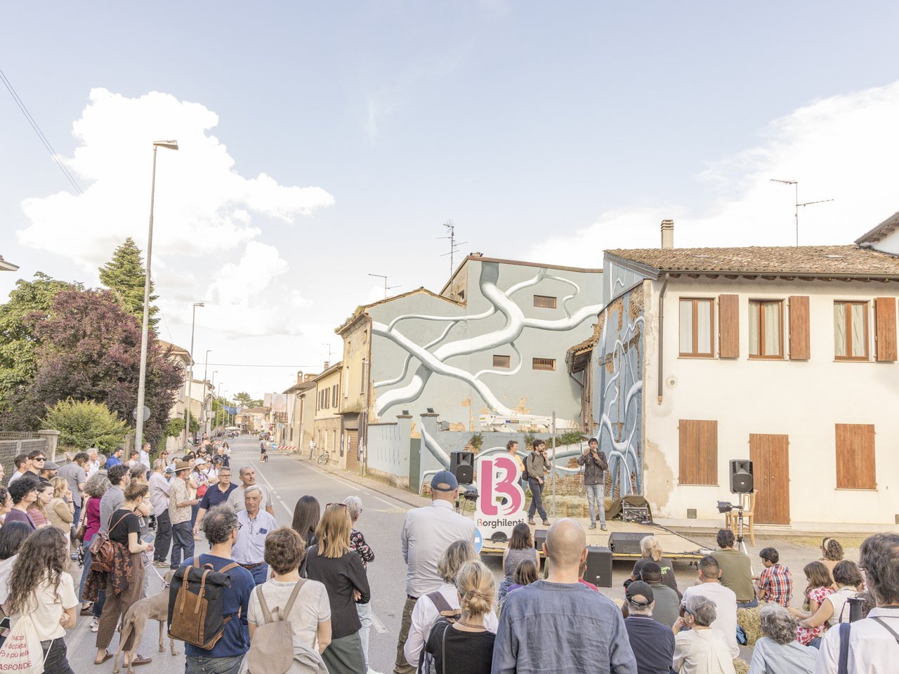 The mural work created by artist Egeon at Castelnuovo Bocca d’Adda in 2024 for Borghilenti