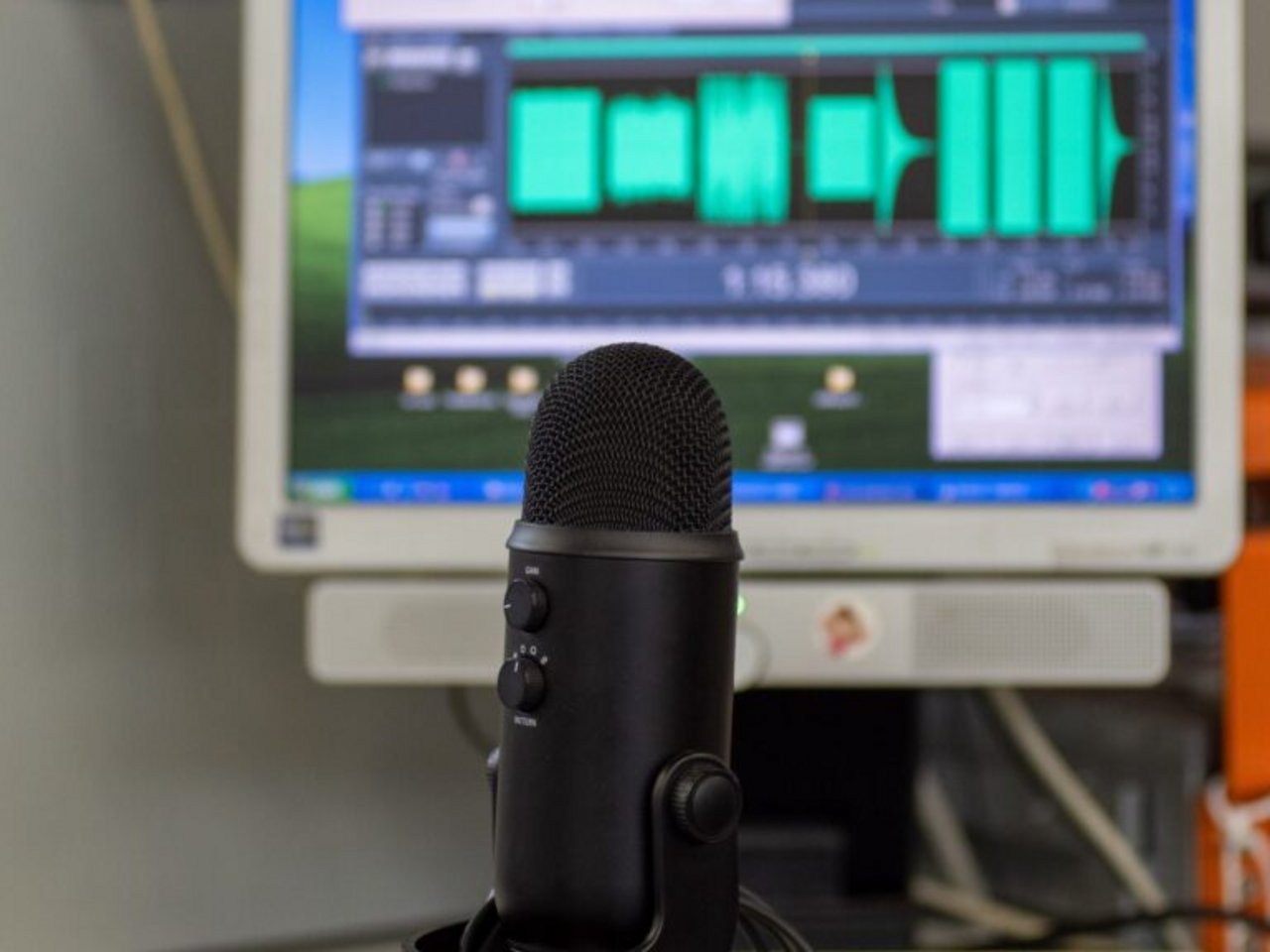 una postazione di registrazione e analisi audio