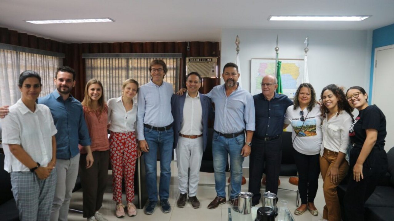 Rappresentanti del team NBSouth con l’Amministrazione di Paranoá