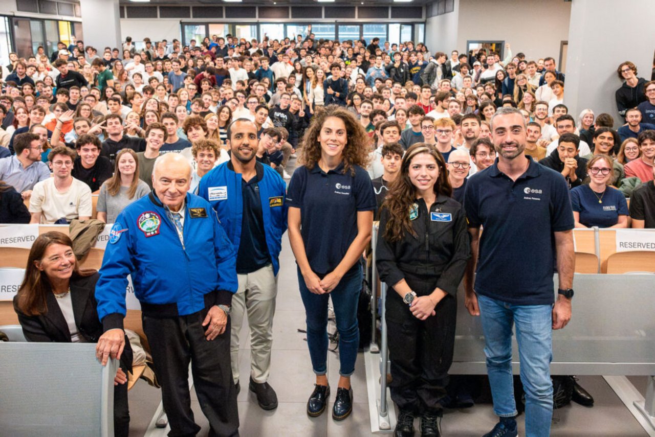 Anthea Comellini between: Franco Malerba, Italian Astronaut; Andrea Patassa, ESA astronaut reserve; Hazzaa Ali AlMansoori, Emirati astronaut; Sara Sabry, Blue Origin astronaut.