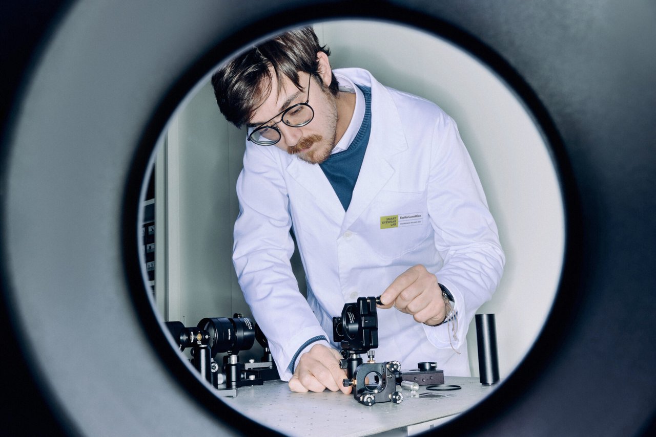 Le attività di ricerca dello stream optical integration spesso prevedono un primo livello di validazione con set-up su tavoli ottici, allineati ed adattati alle esigenze dai ricercatori che lavorano in laboratorio.