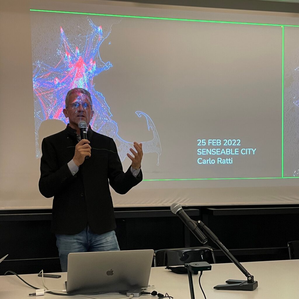 Carlo Ratti durante la sua prima lezione da visiting professor al Politecnico di Milano