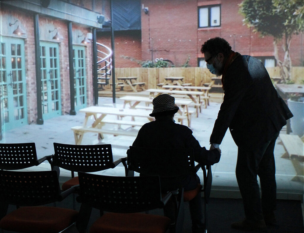 Momenti di sperimentazione in ambiente virtuale con pazienti Alzheimer, ripresi a novembre 2021 nell’ambito del documentario “L’acqua non muore mai” (regia B. Roganti)