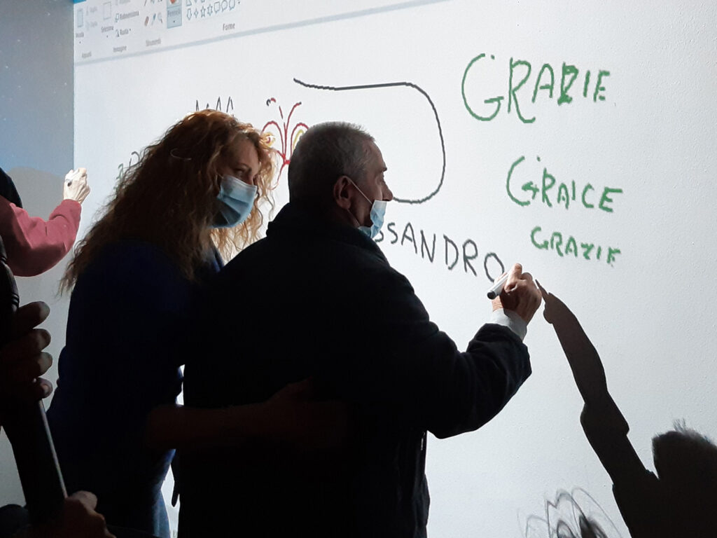 Momenti di sperimentazione in ambiente virtuale con pazienti Alzheimer, ripresi a novembre 2021 nell’ambito del documentario “L’acqua non muore mai” (regia B. Roganti)