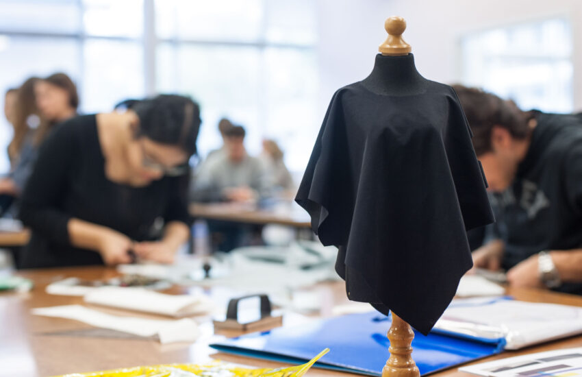 Studenti al lavoro in laboratorio