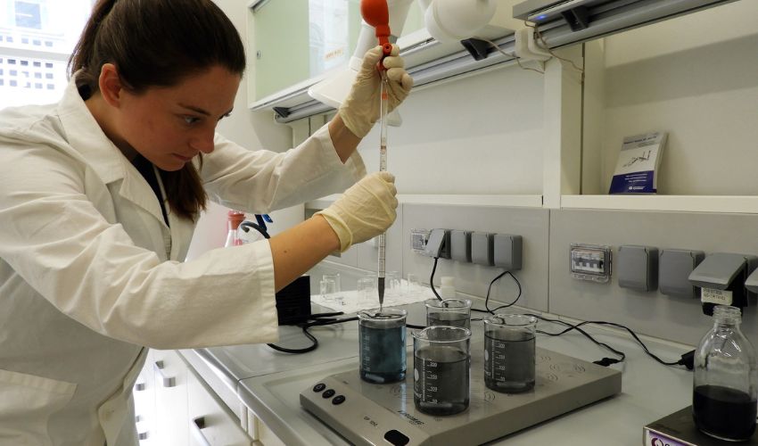 Beatrice Cantoni in the laboratory