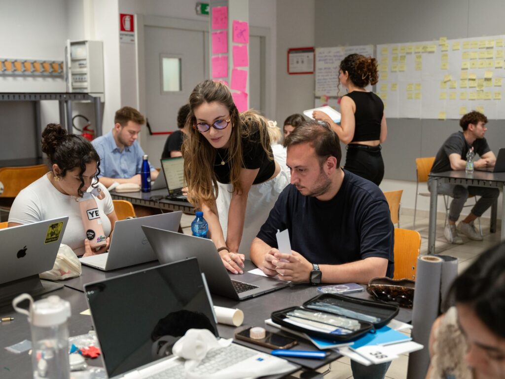 Un momento del laboratorio condotta dalla Professoressa Svafa Grönfeldt e dal Professor Gianluca Carella