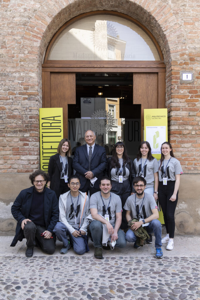 Federico Bucci, with some students at MantovArchitettura